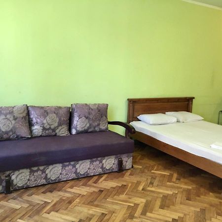 Svobody, Apartments Near The Opera Lviv Buitenkant foto