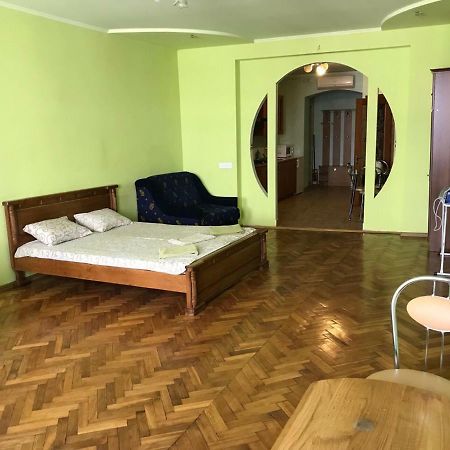 Svobody, Apartments Near The Opera Lviv Buitenkant foto