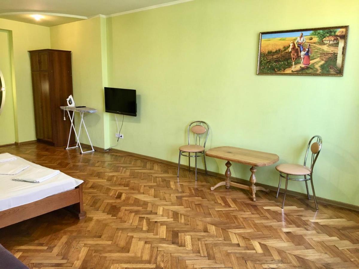 Svobody, Apartments Near The Opera Lviv Buitenkant foto