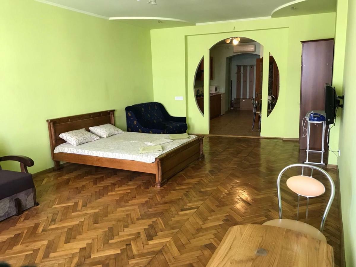 Svobody, Apartments Near The Opera Lviv Buitenkant foto